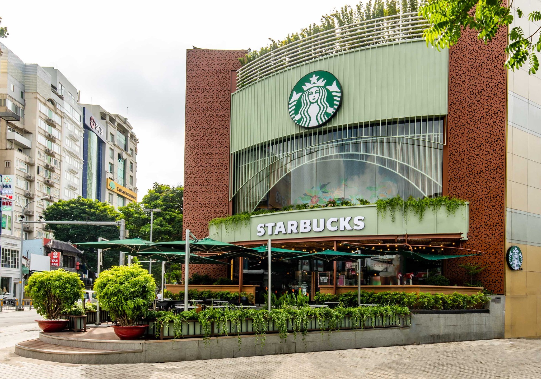 Starbucks New World -  Thiết Kế Thi Công Nội Thất Cùng Khánh Nguyên
