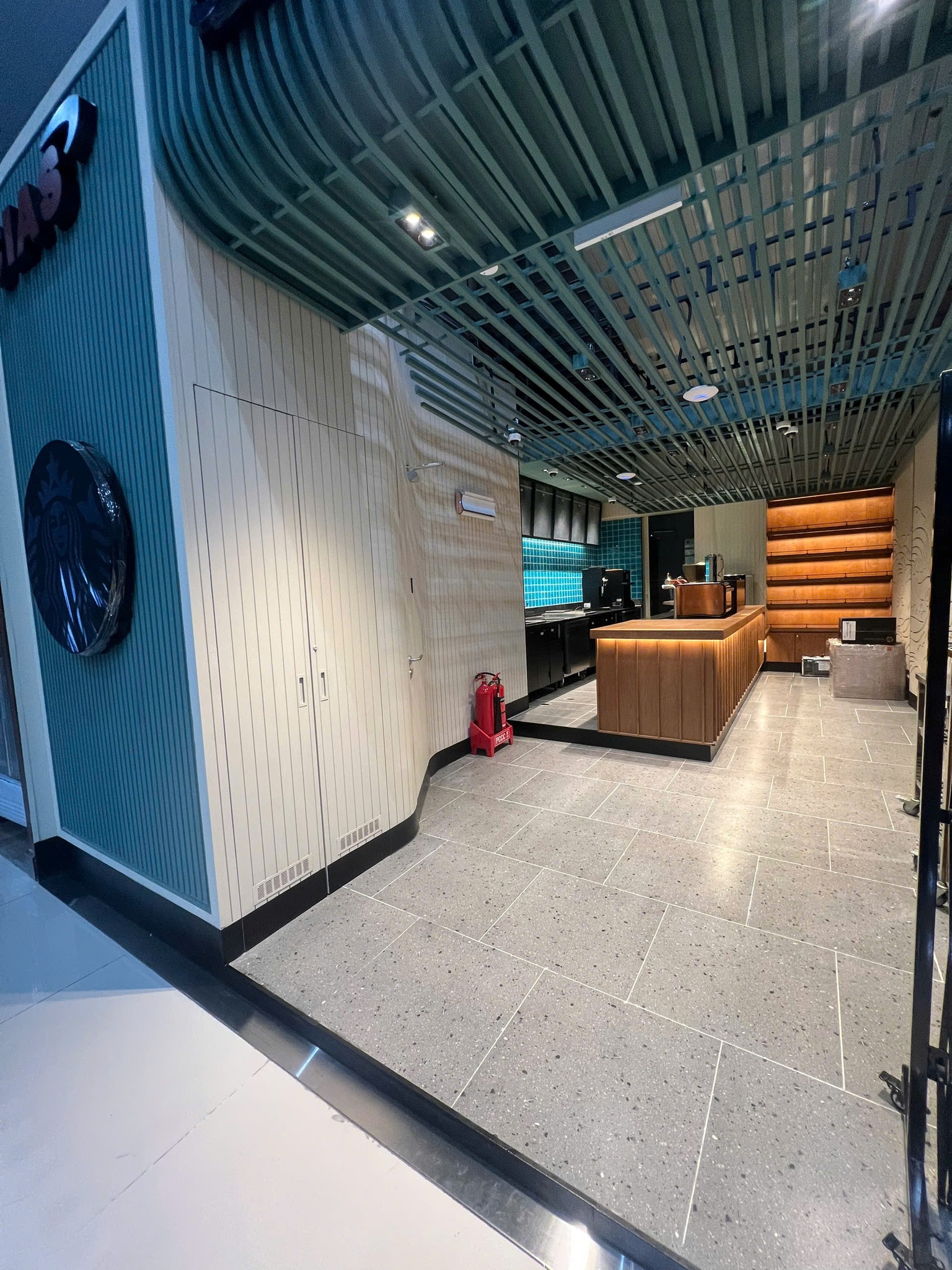 DỰ ÁN THI CÔNG STARBUCKS SÂN BAY CAM RANH