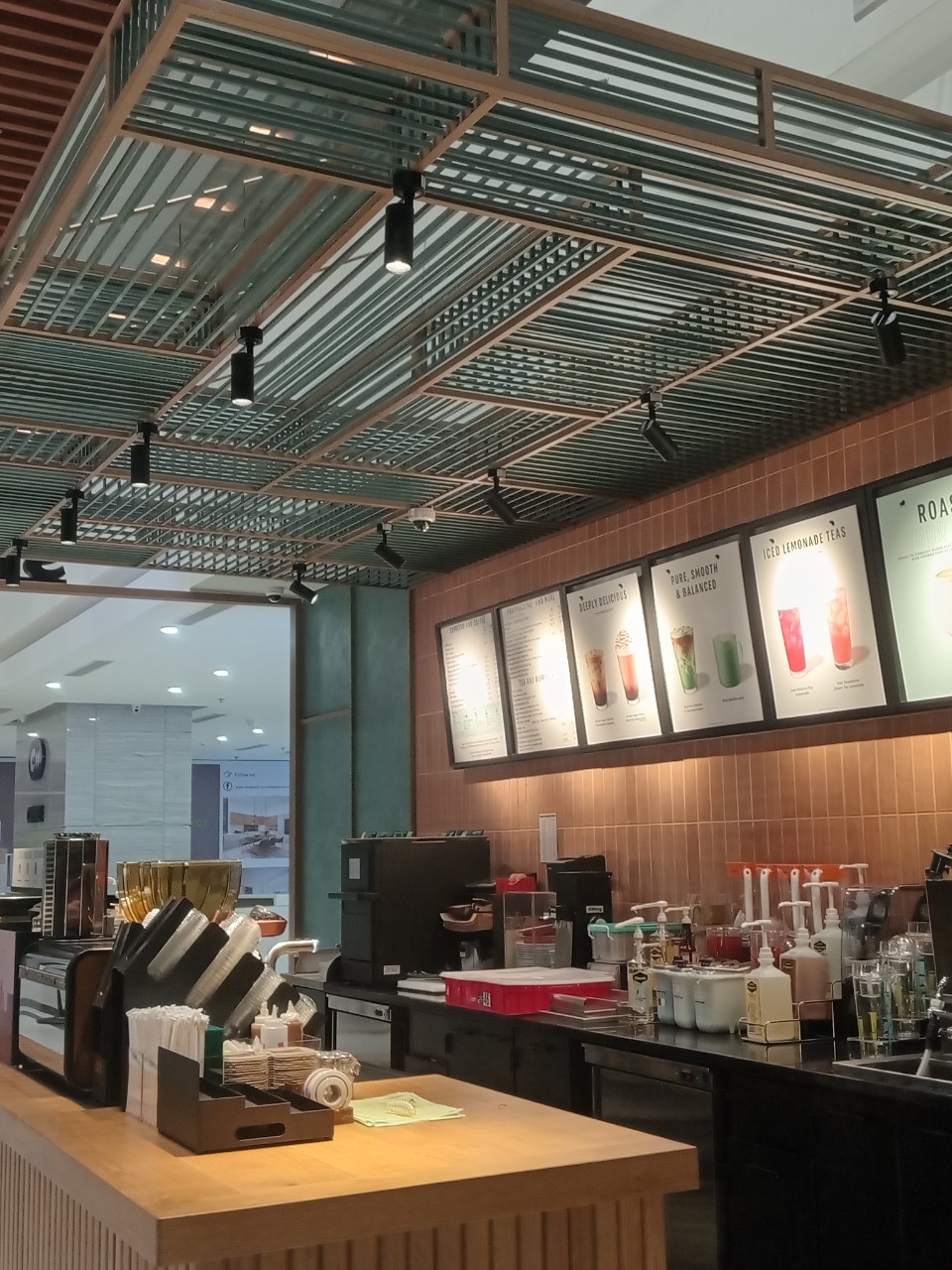 Starbucks CII Tower – Thiết Kế Nội Thất Cùng Khánh Nguyên